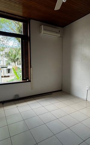 Casa para alugar com 300m², 4 quartos e 2 vagas Casa para alugar com 300m², 4 quartos e 2 vagasSuíte