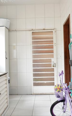 Casa à venda com 270m², 5 quartos e 10 vagas Casa à venda com 270m², 5 quartos e 10 vagasÁrea de Serviço