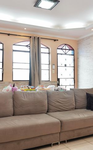 Casa à venda com 270m², 5 quartos e 10 vagas Casa à venda com 270m², 5 quartos e 10 vagasSala