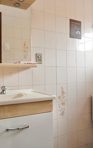 Casa à venda com 270m², 5 quartos e 10 vagas Casa à venda com 270m², 5 quartos e 10 vagasBanheiro social 1