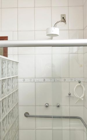Casa à venda com 270m², 5 quartos e 10 vagas Casa à venda com 270m², 5 quartos e 10 vagasSuíte - Banheiro