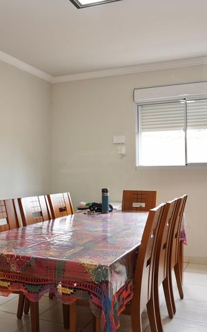 Casa à venda com 270m², 5 quartos e 10 vagas Casa à venda com 270m², 5 quartos e 10 vagasCopa