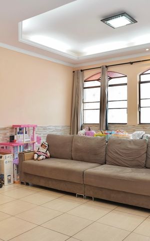 Casa à venda com 270m², 5 quartos e 10 vagas Casa à venda com 270m², 5 quartos e 10 vagasSala