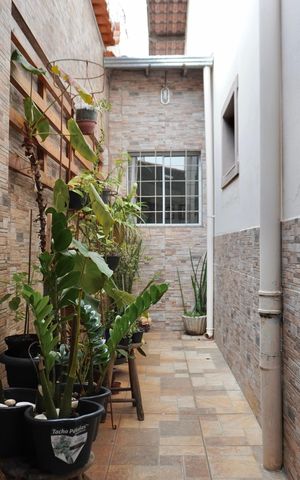 Casa à venda com 270m², 5 quartos e 10 vagas Casa à venda com 270m², 5 quartos e 10 vagasÁrea externa