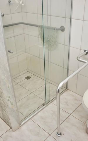 Casa à venda com 270m², 5 quartos e 10 vagas Casa à venda com 270m², 5 quartos e 10 vagasSuíte - Banheiro