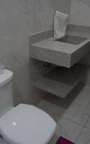 Casa para alugar com 200m², 3 quartos e 2 vagasBanheiro Corredor