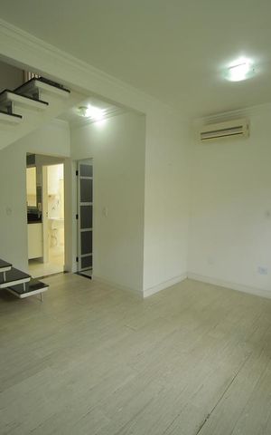 Casa de condomínio para alugar com 123m², 2 quartos e 2 vagasSala