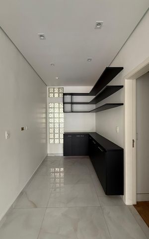 Apartamento para alugar com 320m², 3 quartos e 2 vagas Apartamento para alugar com 320m², 3 quartos e 2 vagasEscritório