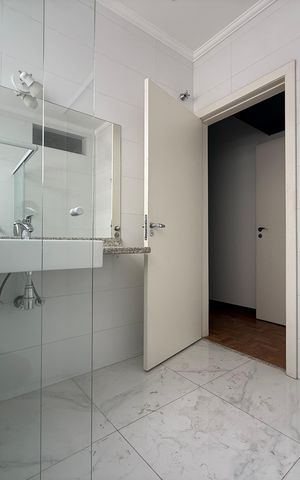 Apartamento para alugar com 320m², 3 quartos e 2 vagas Apartamento para alugar com 320m², 3 quartos e 2 vagasBanheiro 1