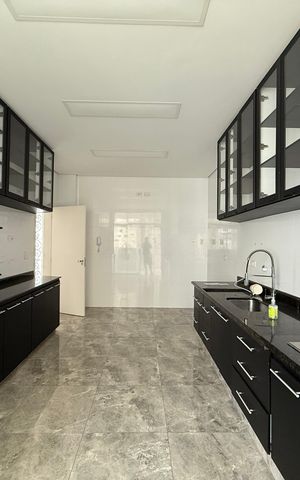 Apartamento para alugar com 320m², 3 quartos e 2 vagas Apartamento para alugar com 320m², 3 quartos e 2 vagasCozinha