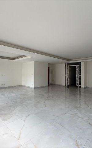 Apartamento para alugar com 320m², 3 quartos e 2 vagas Apartamento para alugar com 320m², 3 quartos e 2 vagasSala
