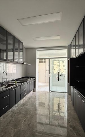 Apartamento para alugar com 320m², 3 quartos e 2 vagas Apartamento para alugar com 320m², 3 quartos e 2 vagasCozinha