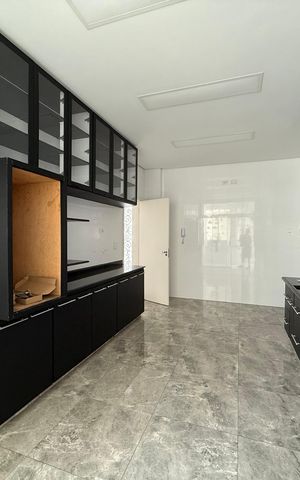 Apartamento para alugar com 320m², 3 quartos e 2 vagas Apartamento para alugar com 320m², 3 quartos e 2 vagasCozinha