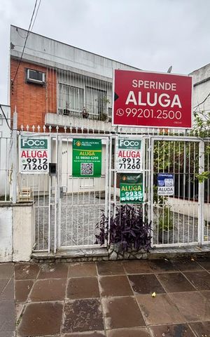 Casa para alugar com 145m², 3 quartos e 1 vaga Casa para alugar com 145m², 3 quartos e 1 vagaFachada