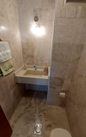 Apartamento à venda com 340m², 5 quartos e 3 vagas Apartamento à venda com 340m², 5 quartos e 3 vagaslavabo