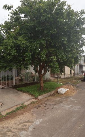 Casa para alugar com 80m², 3 quartos e 2 vagasFachada