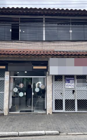 Casa à venda com 130m², 2 quartos e 2 vagas Casa à venda com 130m², 2 quartos e 2 vagasFachada + Placa