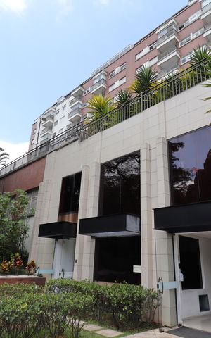 Apartamento para alugar com 72m², 2 quartos e 1 vagaFachada e portaria