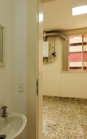 Apartamento para alugar com 315m², 4 quartos e 4 vagasBanheiro de Serviço