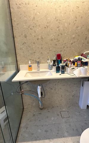 Apartamento à venda com 112m², 3 quartos e 2 vagas Apartamento à venda com 112m², 3 quartos e 2 vagasBanheiro da Suíte 1