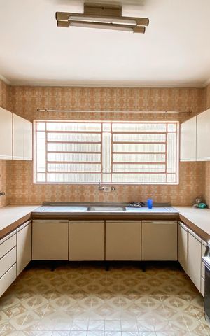 Casa para alugar com 250m², 3 quartos e 2 vagas Casa para alugar com 250m², 3 quartos e 2 vagasCozinha