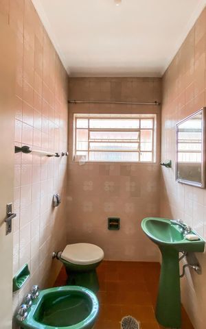 Casa para alugar com 250m², 3 quartos e 2 vagas Casa para alugar com 250m², 3 quartos e 2 vagasBanheiro da Suíte