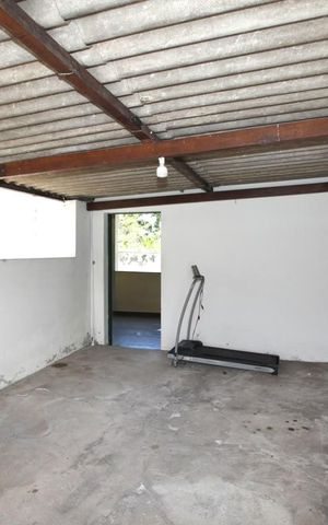 Casa à venda com 493m², 6 quartos e 5 vagas Casa à venda com 493m², 6 quartos e 5 vagasCasa Auxiliar - Garagem