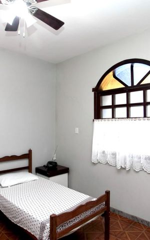 Casa à venda com 493m², 6 quartos e 5 vagas Casa à venda com 493m², 6 quartos e 5 vagasQuarto 1