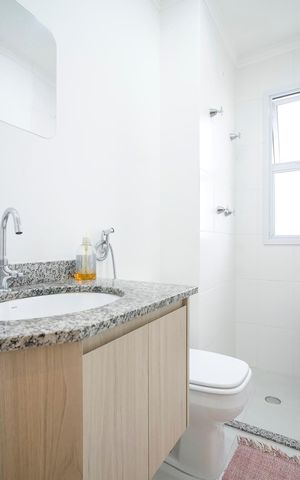 Apartamento à venda com 65m², 2 quartos e 2 vagasBanheiro da suíte