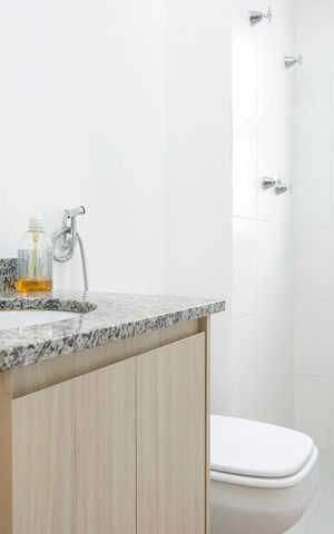 Apartamento à venda com 65m², 2 quartos e 2 vagasBanheiro da suíte