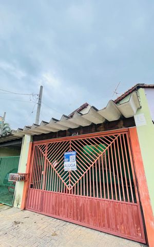Casa para alugar com 125m², 2 quartos e 2 vagasFachada com placa