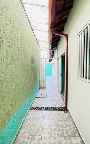 Casa para alugar com 125m², 2 quartos e 2 vagasCorredor leteral 
