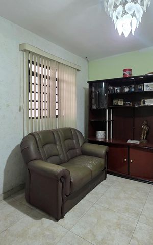 Casa à venda com 250m², 4 quartos e 4 vagas Casa à venda com 250m², 4 quartos e 4 vagasSala