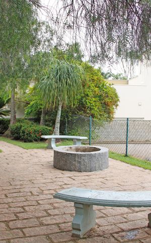 Casa de condomínio à venda com 250m², 4 quartos e 1 vagaÁrea comum