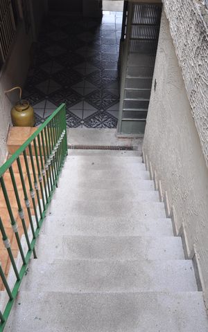 Casa para alugar com 30m², 1 quarto e sem vagaEscada de acesso