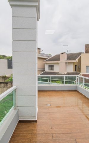 Casa de condomínio à venda com 300m², 2 quartos e 4 vagas Casa de condomínio à venda com 300m², 2 quartos e 4 vagasVaranda
