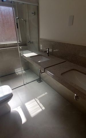 Apartamento à venda com 213m², 4 quartos e 2 vagas Apartamento à venda com 213m², 4 quartos e 2 vagasbanheiro 2