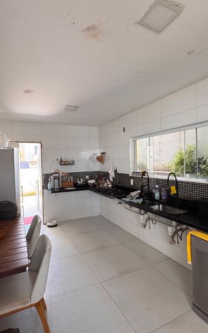 Casa de condomínio à venda com 450m², 5 quartos e 4 vagas Casa de condomínio à venda com 450m², 5 quartos e 4 vagasCozinha