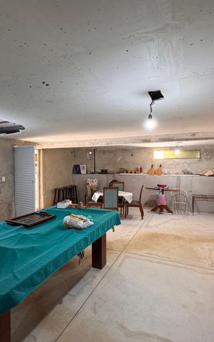Casa de condomínio à venda com 450m², 5 quartos e 4 vagas Casa de condomínio à venda com 450m², 5 quartos e 4 vagasSalão de jogos