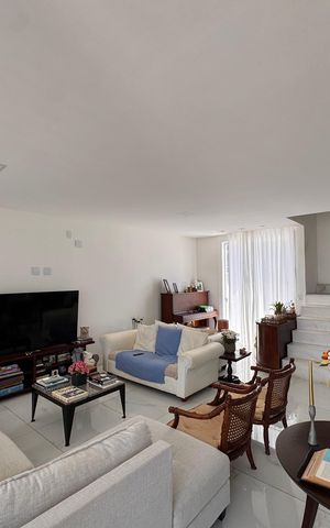 Casa de condomínio à venda com 450m², 5 quartos e 4 vagas Casa de condomínio à venda com 450m², 5 quartos e 4 vagasSala