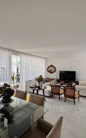 Casa de condomínio à venda com 450m², 5 quartos e 4 vagas Casa de condomínio à venda com 450m², 5 quartos e 4 vagasSala