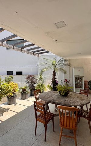 Casa de condomínio à venda com 450m², 5 quartos e 4 vagas Casa de condomínio à venda com 450m², 5 quartos e 4 vagasÁrea externa