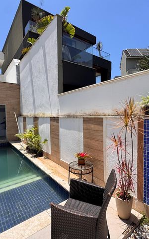 Casa de condomínio à venda com 450m², 5 quartos e 4 vagas Casa de condomínio à venda com 450m², 5 quartos e 4 vagasÁrea externa