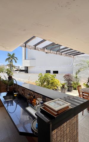 Casa de condomínio à venda com 450m², 5 quartos e 4 vagas Casa de condomínio à venda com 450m², 5 quartos e 4 vagasÁrea externa