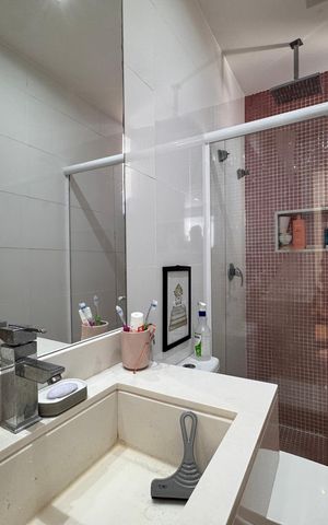 Casa de condomínio à venda com 450m², 5 quartos e 4 vagas Casa de condomínio à venda com 450m², 5 quartos e 4 vagasSuíte 2 - Banheiro