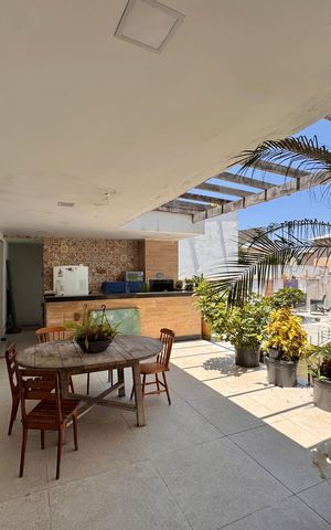 Casa de condomínio à venda com 450m², 5 quartos e 4 vagas Casa de condomínio à venda com 450m², 5 quartos e 4 vagasÁrea externa