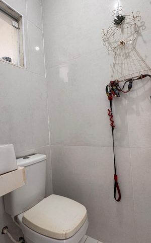 Casa de condomínio à venda com 450m², 5 quartos e 4 vagas Casa de condomínio à venda com 450m², 5 quartos e 4 vagasÁrea de Serviço