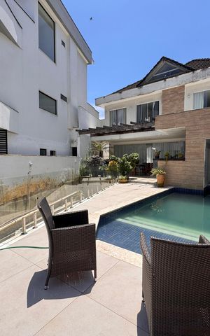 Casa de condomínio à venda com 450m², 5 quartos e 4 vagas Casa de condomínio à venda com 450m², 5 quartos e 4 vagasÁrea externa
