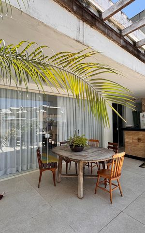 Casa de condomínio à venda com 450m², 5 quartos e 4 vagas Casa de condomínio à venda com 450m², 5 quartos e 4 vagasÁrea externa