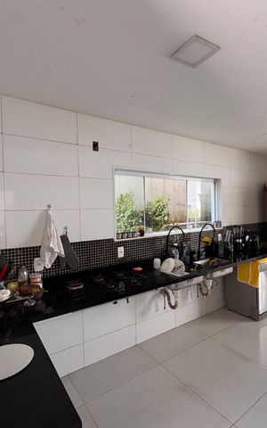 Casa de condomínio à venda com 450m², 5 quartos e 4 vagas Casa de condomínio à venda com 450m², 5 quartos e 4 vagasCozinha
